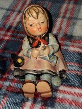Goebel Hummel Figurine “Happy Pastime” Sitting Girl Singing with Bird